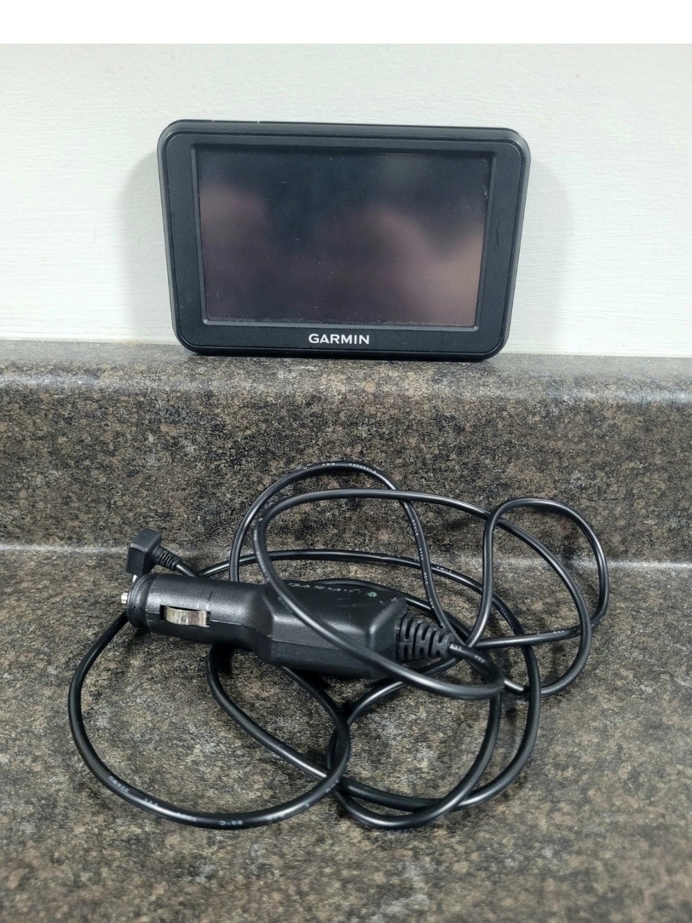 Garmin Nuvi 40LM GPS Navigation Unit with Car Charger 4.3" Screen